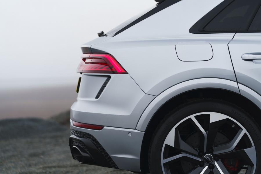 Детали экстерьера Audi RS Q8 2020 года  (UK) (фото 19 из 40)